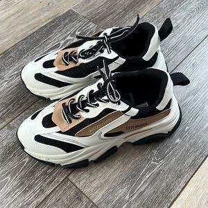 Steve Madden Possession Sneaker - Women's size 8.5